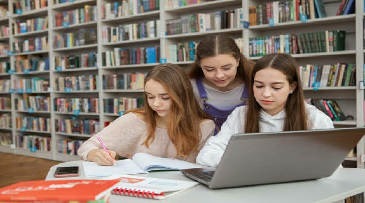 Best Courses After 12th Commerce for Girls in India 2022 | Career Options