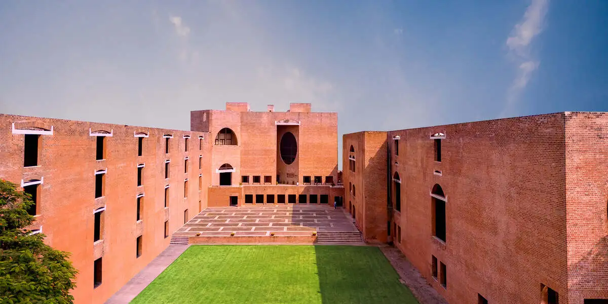 Get Admission in IIM After Class 12