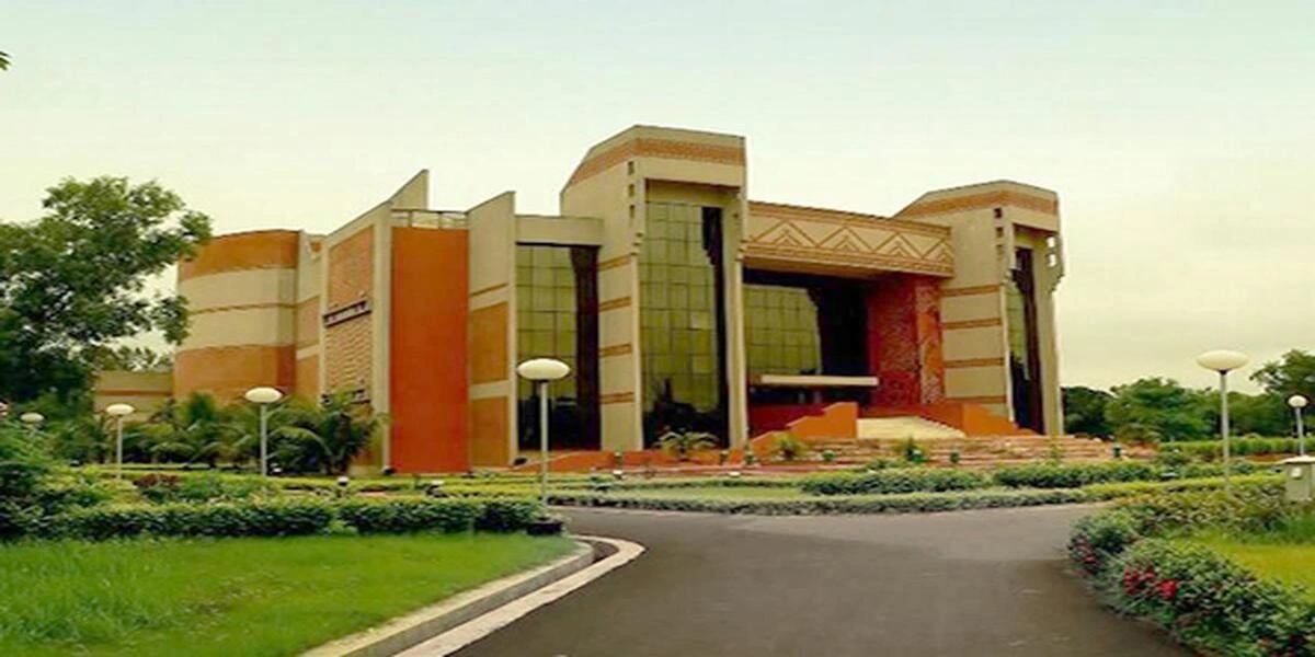 IIM vs FMS: Courses, Fee Structure, Admission, Placements